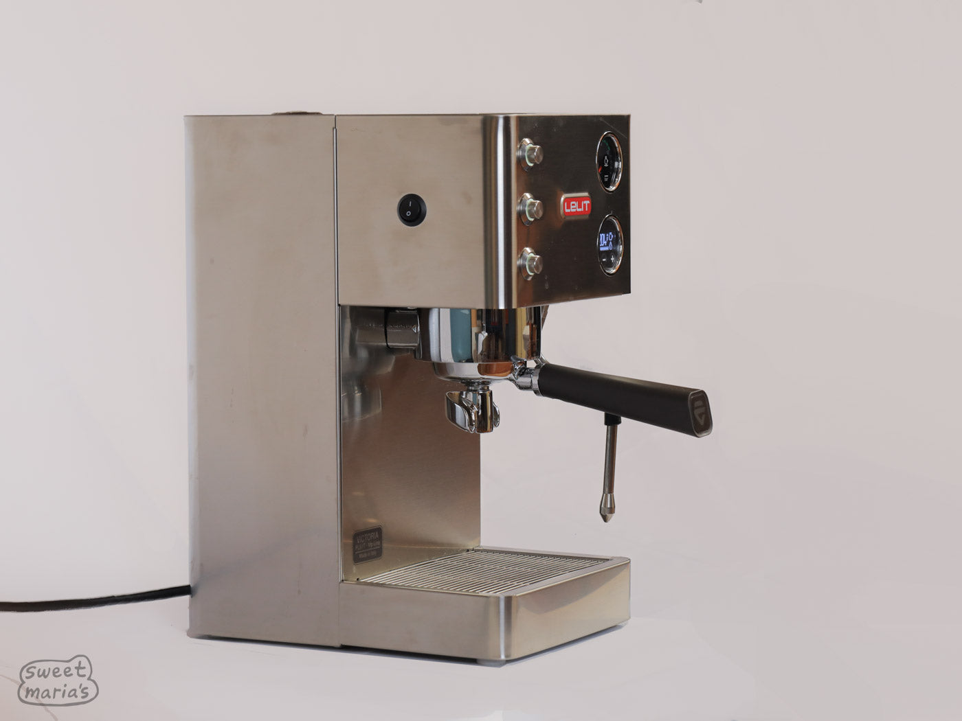  they don't have the professional standard 58 mm portafilter the Victoria has.